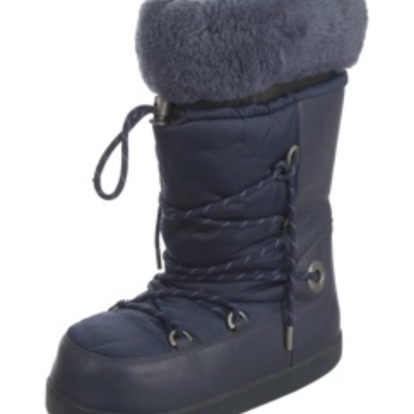 Uggs boots size 10 - Picture 9 of 10